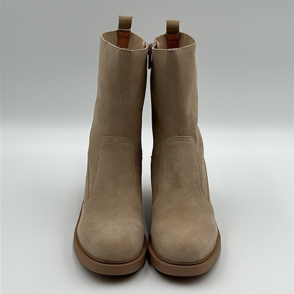 André Assous Gloria Suede Water Resistant Boots Sesame Beige Size 8 NWB - Picture 6 of 11